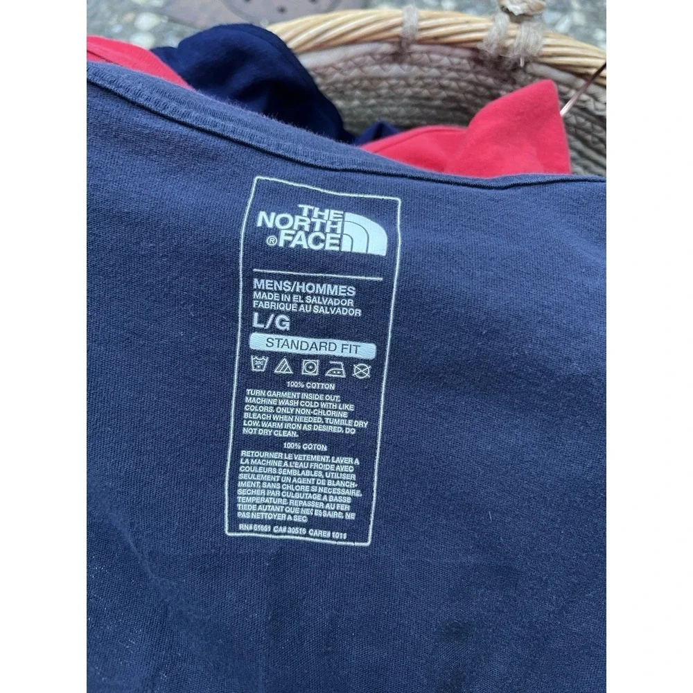The North Face Lot of 2 T shirt men large red Long Sleeve black Short Sleeve